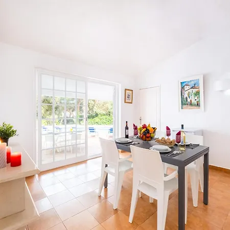 Villa In Albufeira Near Sandy Beaches Villa *
